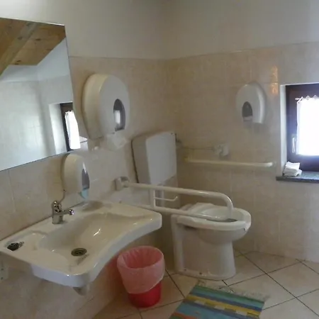Hostel Crierel Lillianes