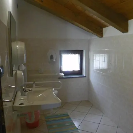 Hostel Crierel Lillianes