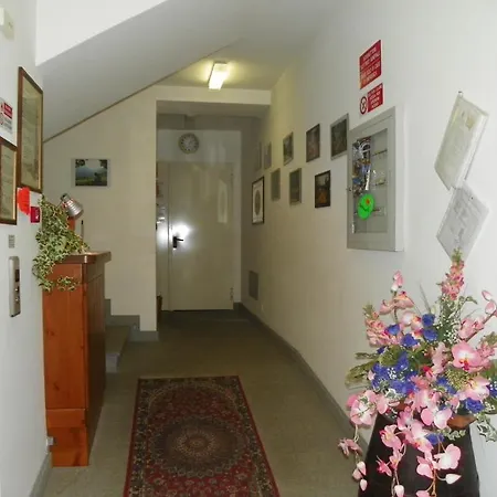 Hostel Crierel Lillianes